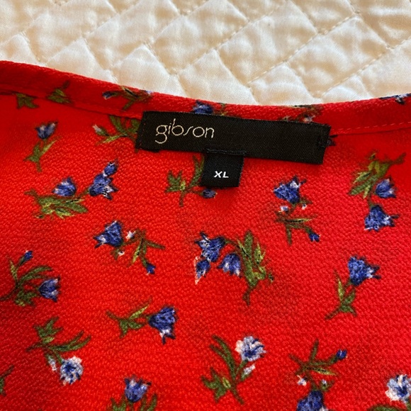 Gibson V-Neck Blouse - Picture 4 of 5